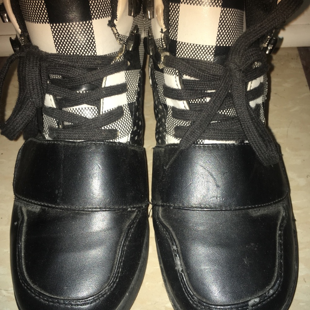 Spring (Strap-Across Shoes) - Picture 2 of 6